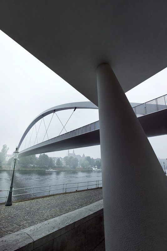 De Hoge Brug over de Maas in Maastricht
